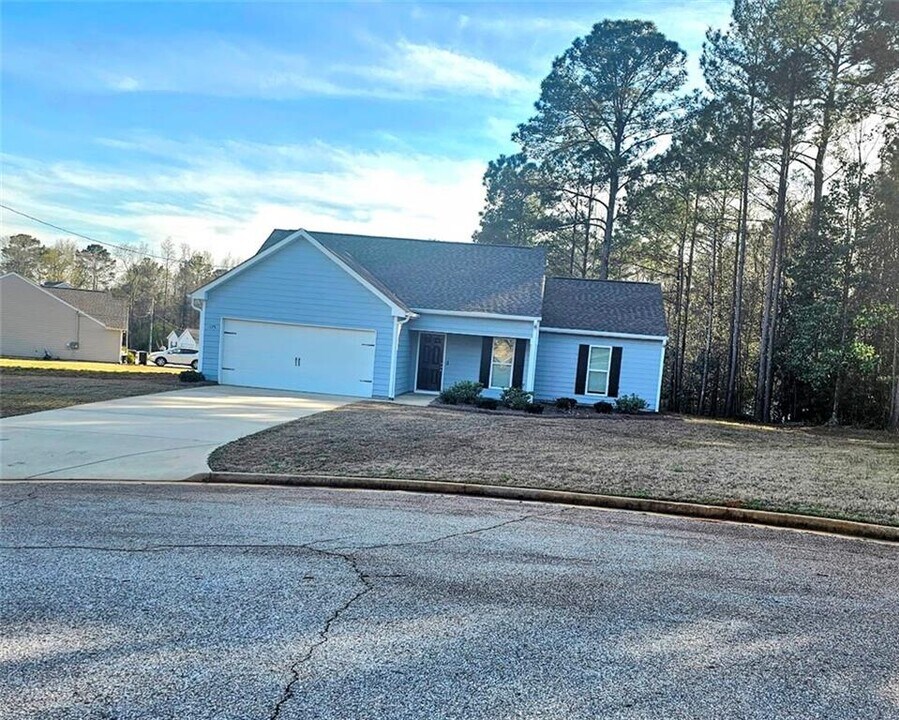 175 Sawmill Ct N in Thomaston, GA - Building Photo