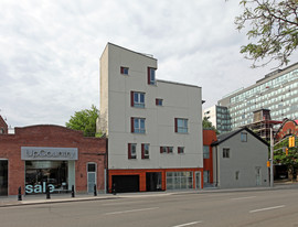 535 Adelaide St E in Toronto, ON - Building Photo