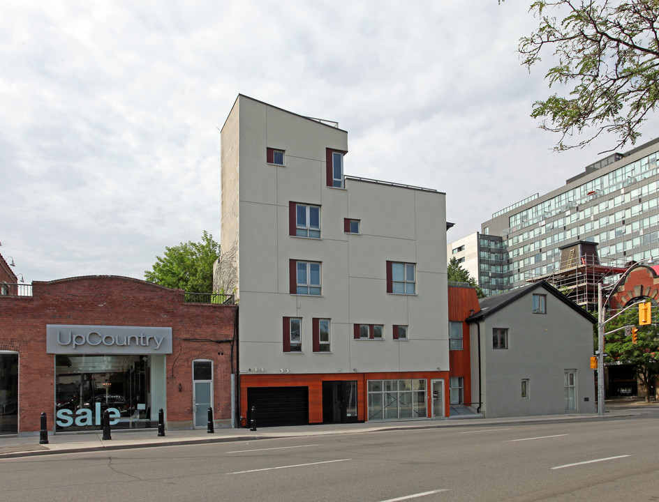 535 Adelaide St E in Toronto, ON - Building Photo