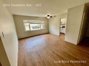 2040 W Saunders Ave in St. Paul, MN - Building Photo - Building Photo