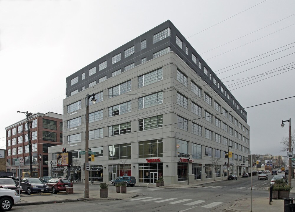Kenilworth Square Apartments in Milwaukee, WI - Building Photo