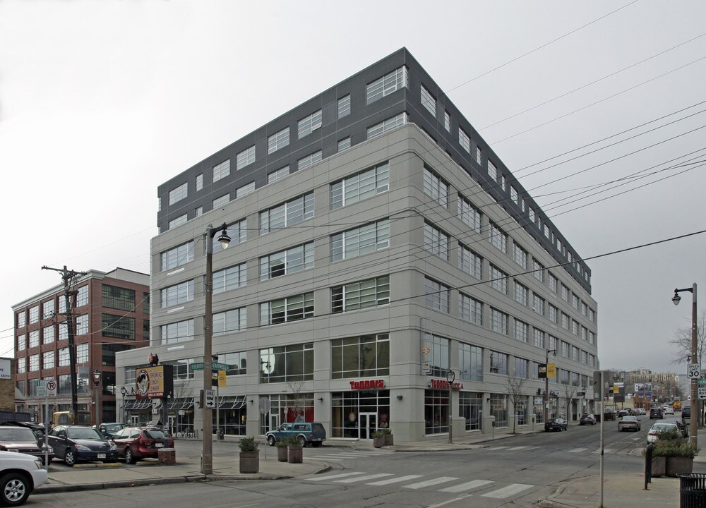 Kenilworth Square Apartments in Milwaukee, WI - Foto de edificio