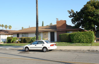 2015 E Almont Ave in Anaheim, CA - Building Photo - Building Photo