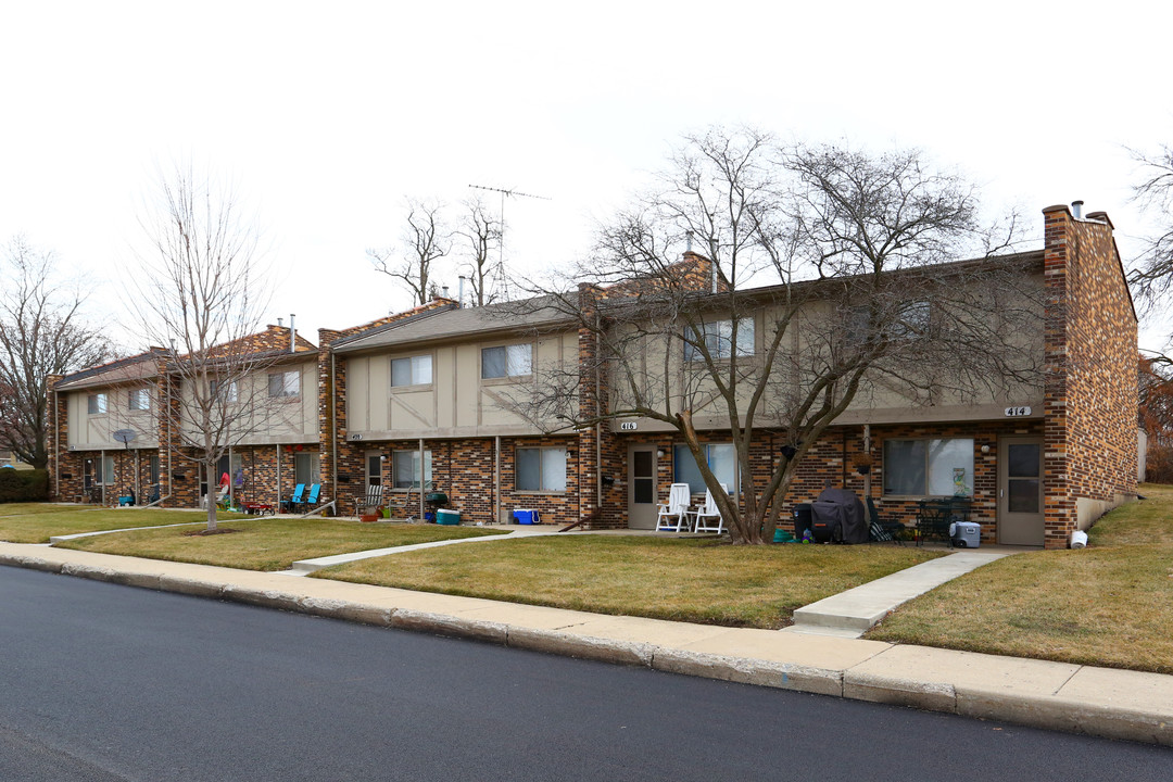 414 N River St in Batavia, IL - Foto de edificio