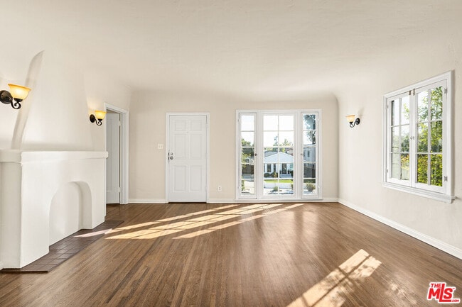 10615 Ayres Ave in Los Angeles, CA - Building Photo - Building Photo