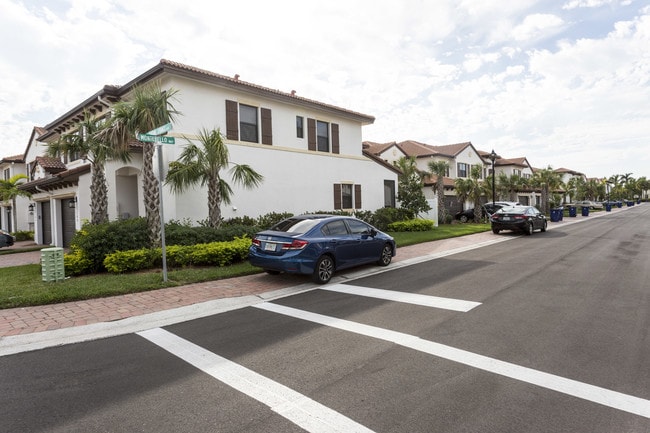 Villa Medici - Phase II in Ft. Myers, FL - Foto de edificio - Building Photo