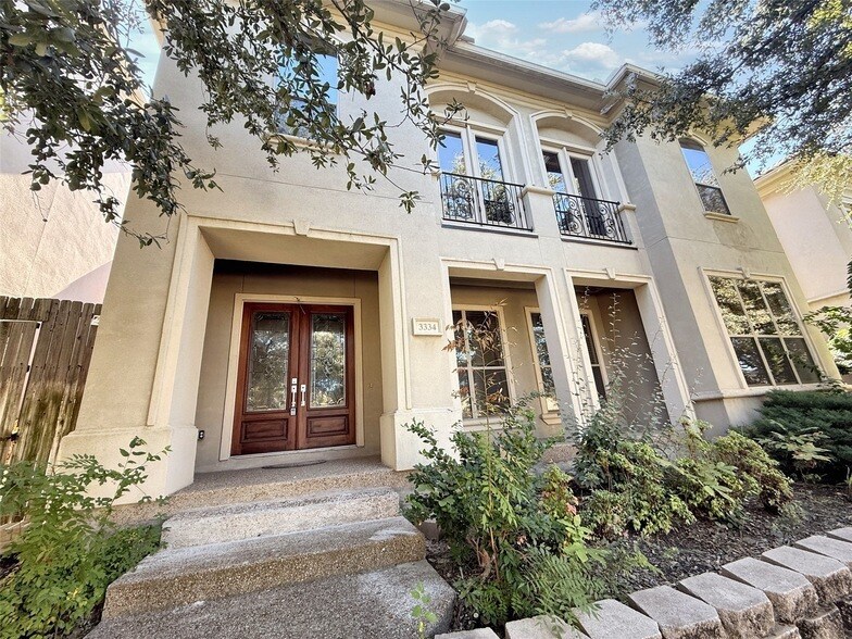 3334 University Park Ln, Unit 3 in Irving, TX - Building Photo