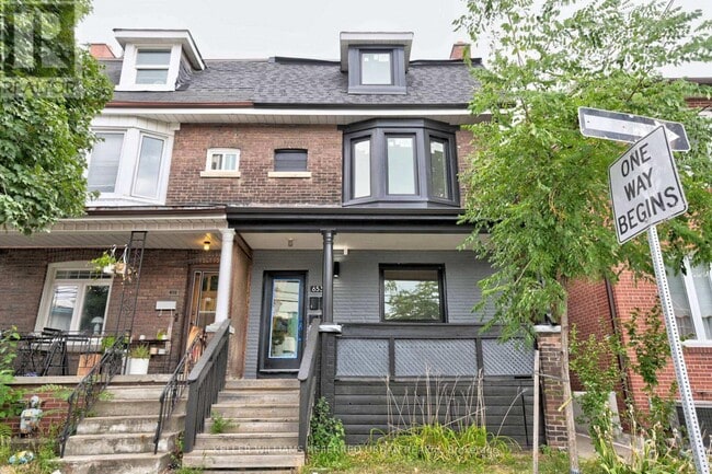 property at 653-UN653 Manning Ave