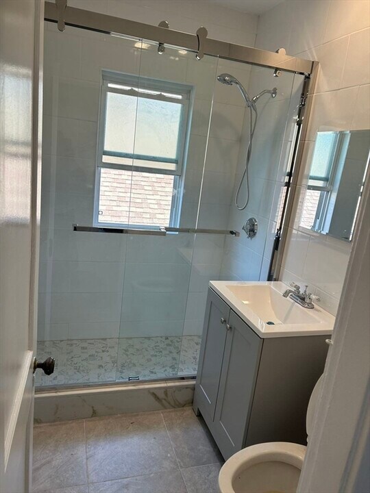 11-2 Bradeen St, Unit 1 in Boston, MA - Foto de edificio