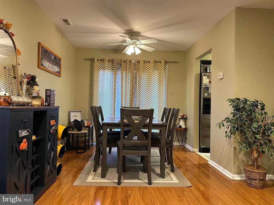 201B Kelly Cove in Mount Laurel, NJ - Building Photo