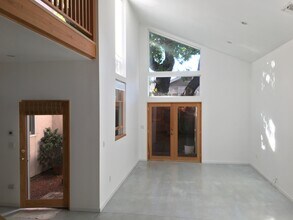 1948 S Holt Ave in Los Angeles, CA - Building Photo - Building Photo