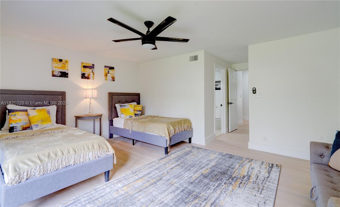 347 NE 110th St in Miami, FL - Building Photo