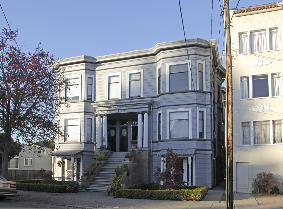 739 Santa Clara Ave in Alameda, CA - Building Photo