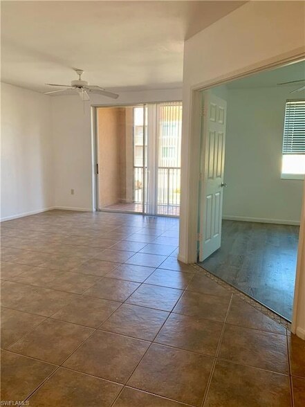 1235 Reserve Way, Unit 1b in Naples, FL - Foto de edificio