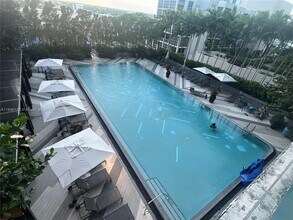 121 NE 34th St, Unit 911 in Miami, FL - Foto de edificio - Building Photo