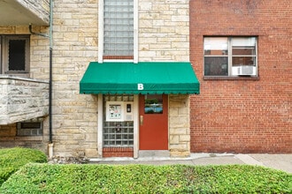 Royal Garden Apartments in Pittsburgh, PA - Foto de edificio - Building Photo
