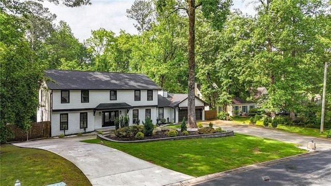 3270 Brookview Dr in Marietta, GA - Building Photo - Building Photo