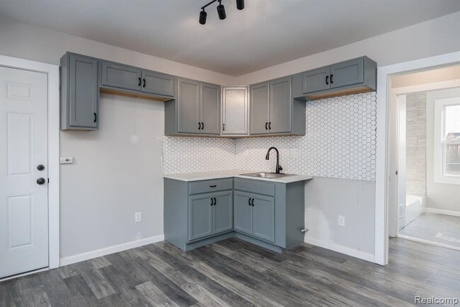 11171 Charlemagne Ave in Detroit, MI - Building Photo - Building Photo