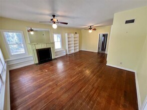 302 Park Ln in Austin, TX - Building Photo - Building Photo