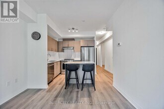 9000 Jane St in Vaughan, ON - Building Photo - Building Photo