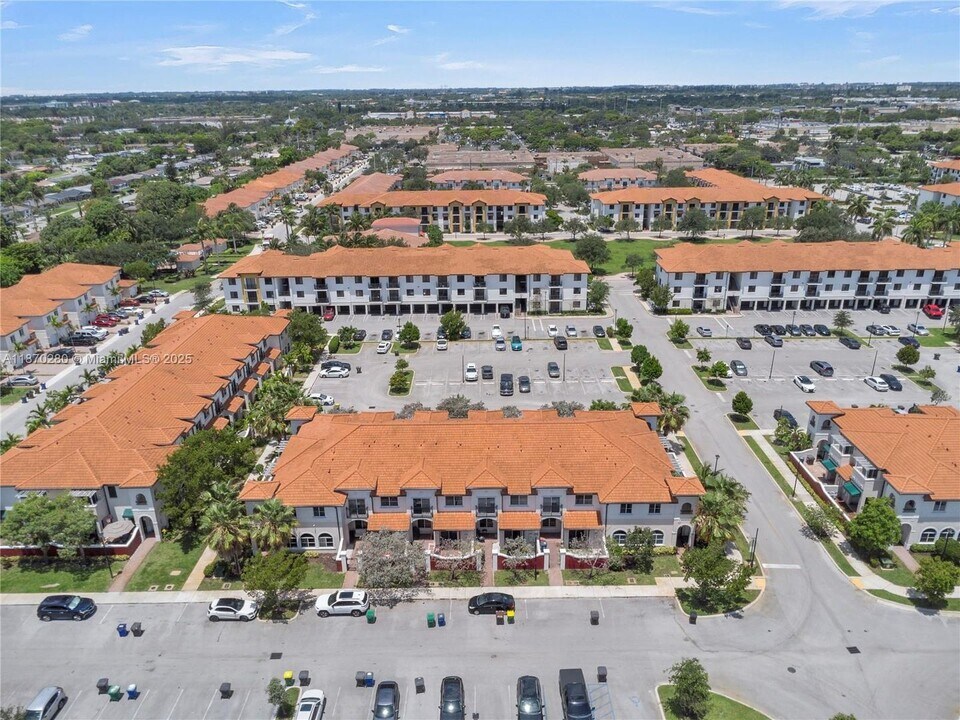 3529 NW 29th Pl in Lauderdale Lakes, FL - Building Photo