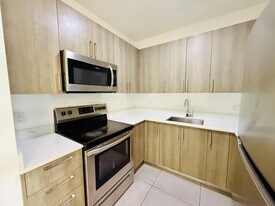1295 W 69th St in Hialeah, FL - Building Photo