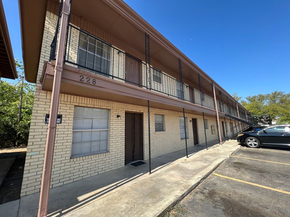 228 Hold St in Killeen, TX - Building Photo