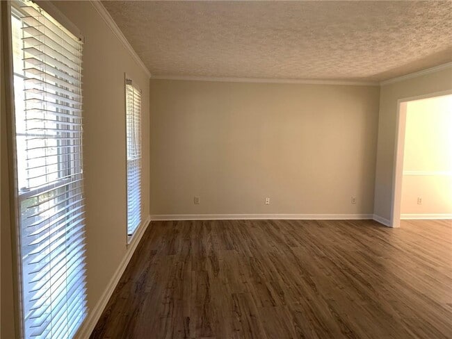4536 Woodlawn Lake Dr in Marietta, GA - Building Photo - Building Photo