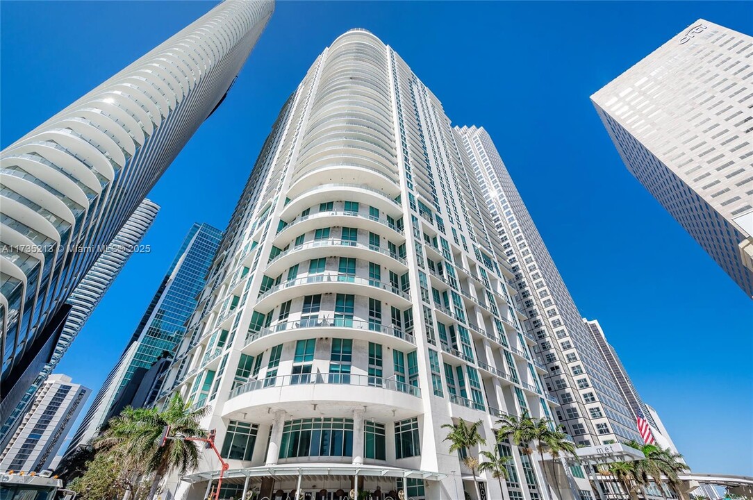 300 S Biscayne Blvd, Unit 1905 in Miami, FL - Building Photo