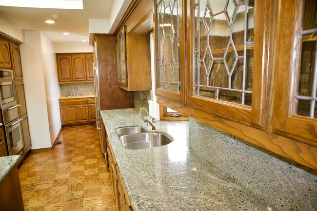 6044 Mossbank Dr in Rancho Palos Verdes, CA - Building Photo - Building Photo