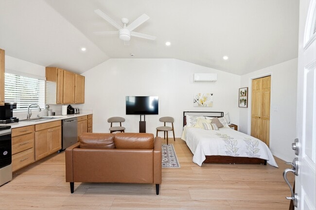 7321 Kelvin Ave in Los Angeles, CA - Building Photo - Building Photo