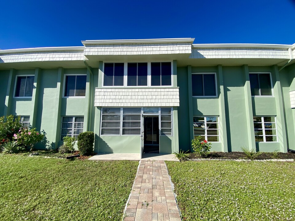 21280 Brinson Ave in Port Charlotte, FL - Building Photo