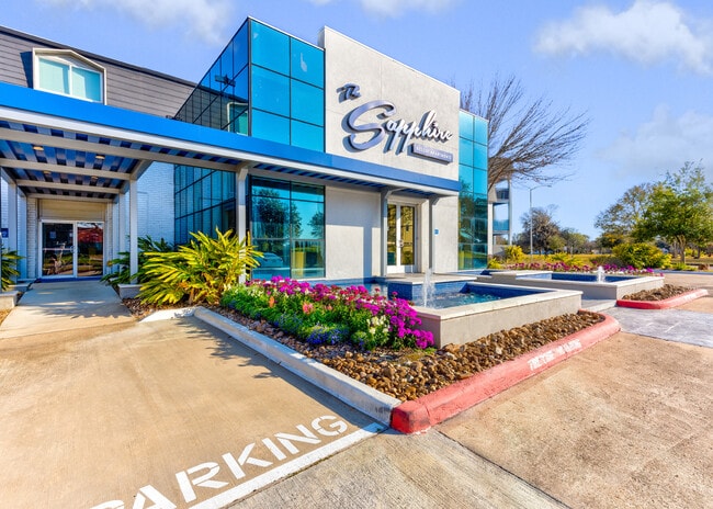 Sapphire Resort Apartments in Houston, TX - Foto de edificio - Building Photo
