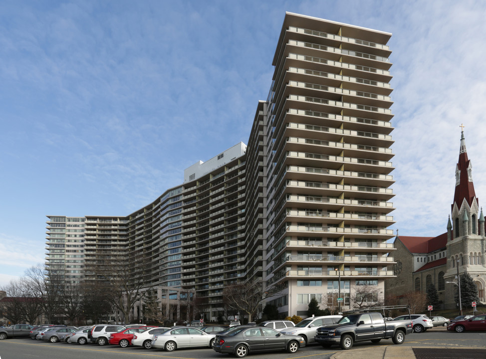 The Philadelphian Condominiums in Philadelphia, PA - Building Photo