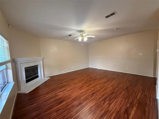 1102 Deedee Creek Dr in Euless, TX - Building Photo