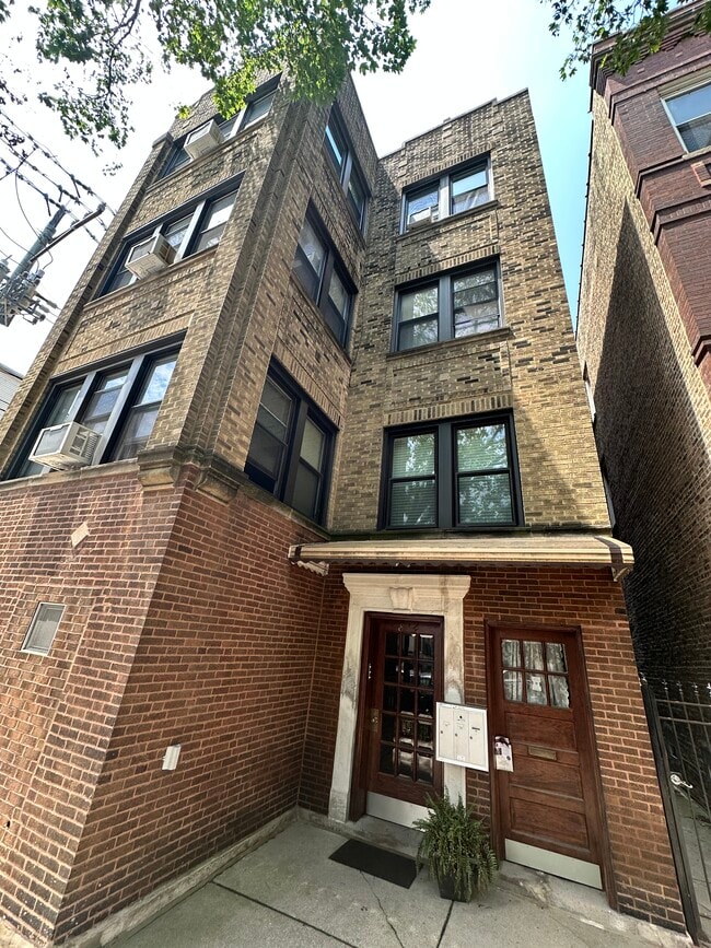 814 N Leavitt St, Unit 3