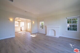 10520 Eastborne Ave in Los Angeles, CA - Building Photo - Building Photo