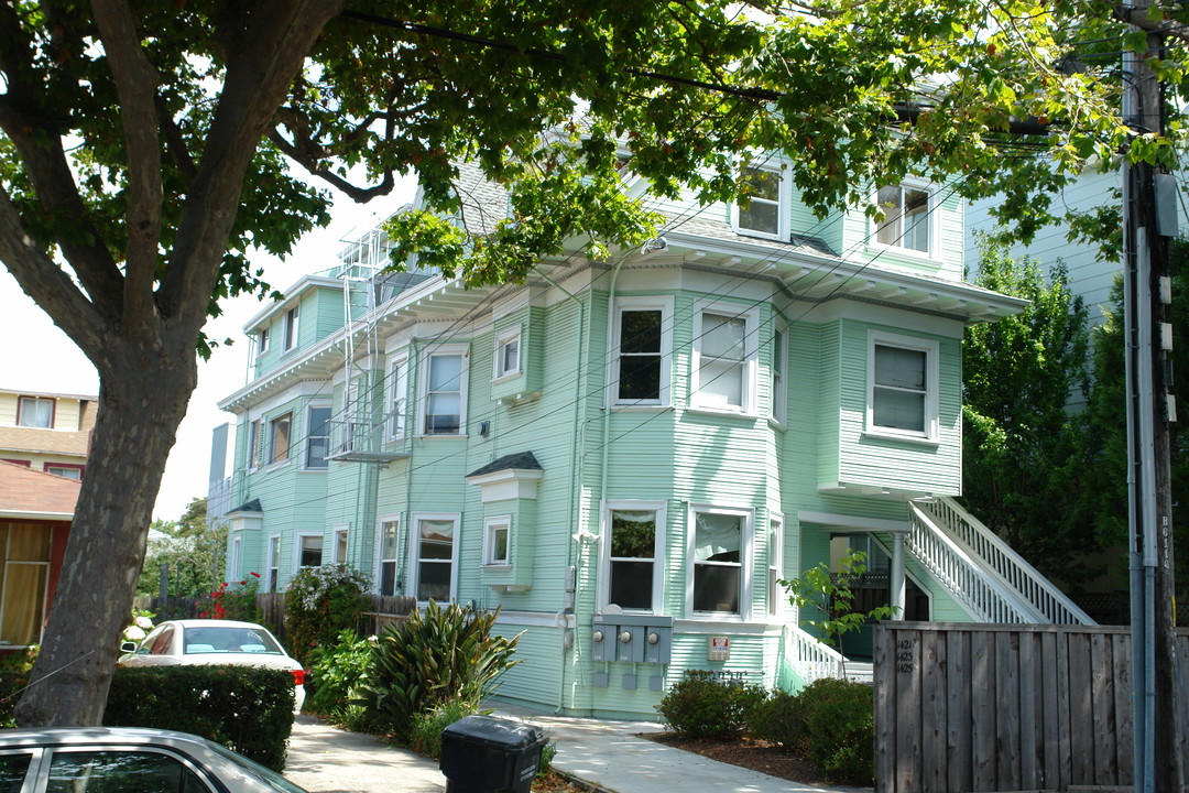 1423 Alcatraz Ave in Berkeley, CA - Foto de edificio