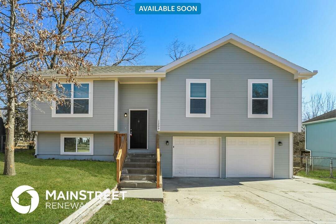 1205 Washington St in Leavenworth, KS - Building Photo