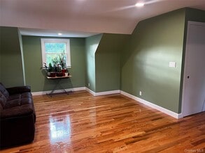 307 Emerson Pl in Valley Stream, NY - Foto de edificio - Building Photo