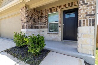 121 Mariners Landing in Bastrop, TX - Building Photo - Building Photo