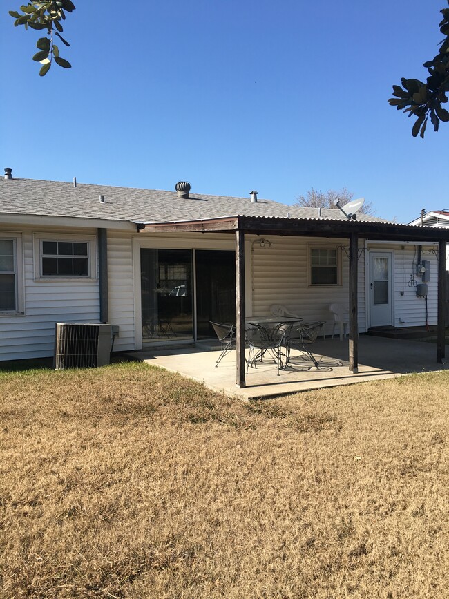 2832 Stonebrook St in Irving, TX - Building Photo - Building Photo