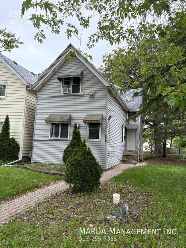 858 Windsor Ave in Windsor, ON - Building Photo - Building Photo