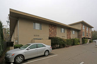 Villa Roma Apartments in Sacramento, CA - Building Photo - Building Photo