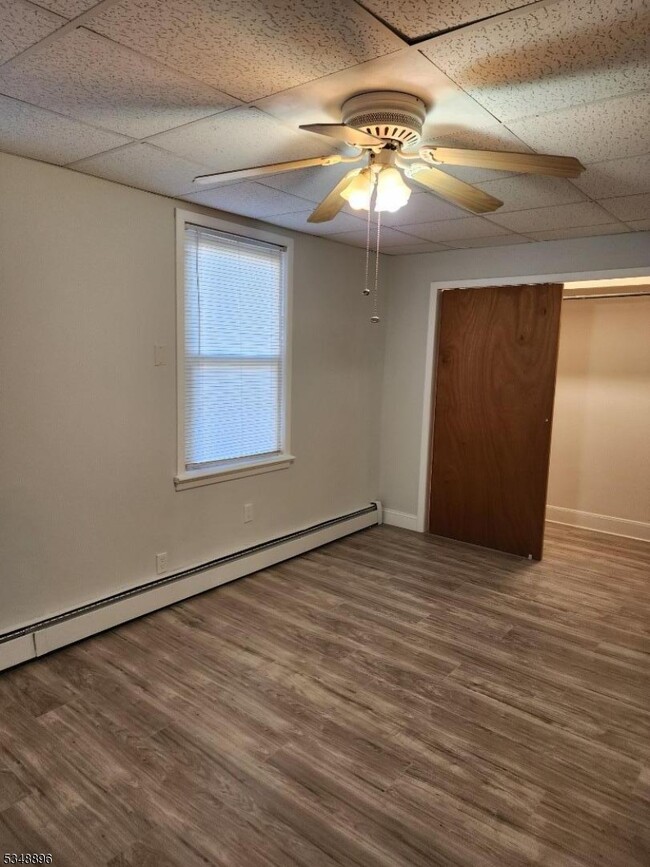 573 4th Ave in Elizabeth, NJ - Foto de edificio - Building Photo