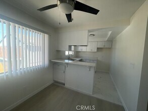 17061 Grove Cir-Unit -4 in Huntington Beach, CA - Building Photo - Building Photo
