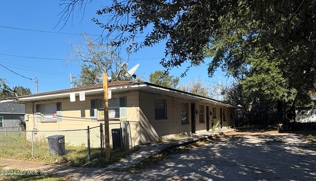 property at 431 W 18th St