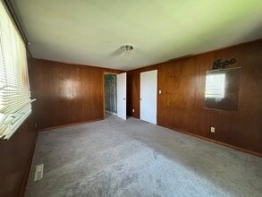 1400 E 6th Ave in Hutchinson, KS - Building Photo - Building Photo