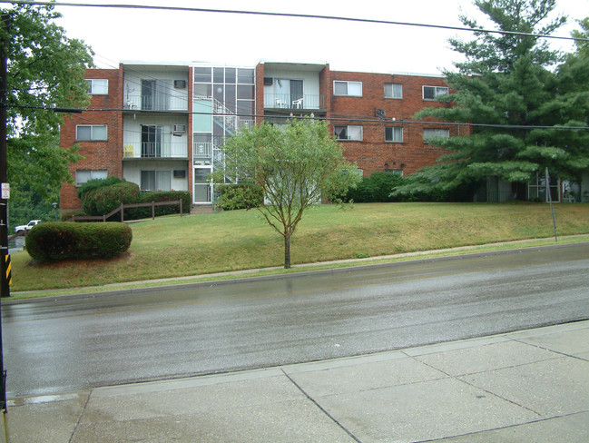 Crystal Apartments in Cincinnati, OH - Building Photo - Building Photo