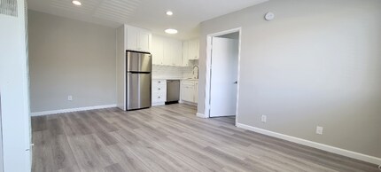 1818 N New Hampshire Ave in Los Angeles, CA - Building Photo - Building Photo